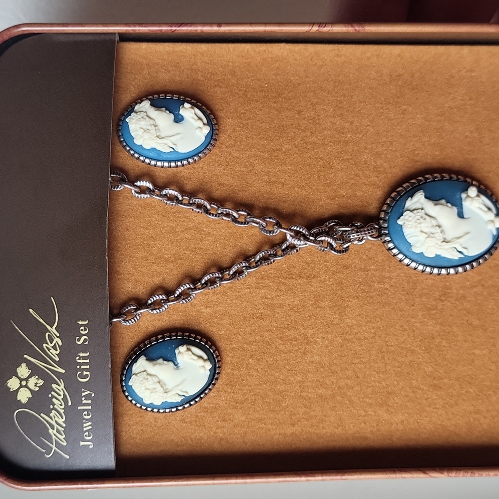 Patricia Nash Cameo Necklace Earrings Boxed Set